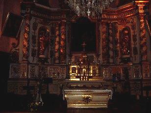 Le retable avec au centre le ma�tre-autel et le tabernacle.